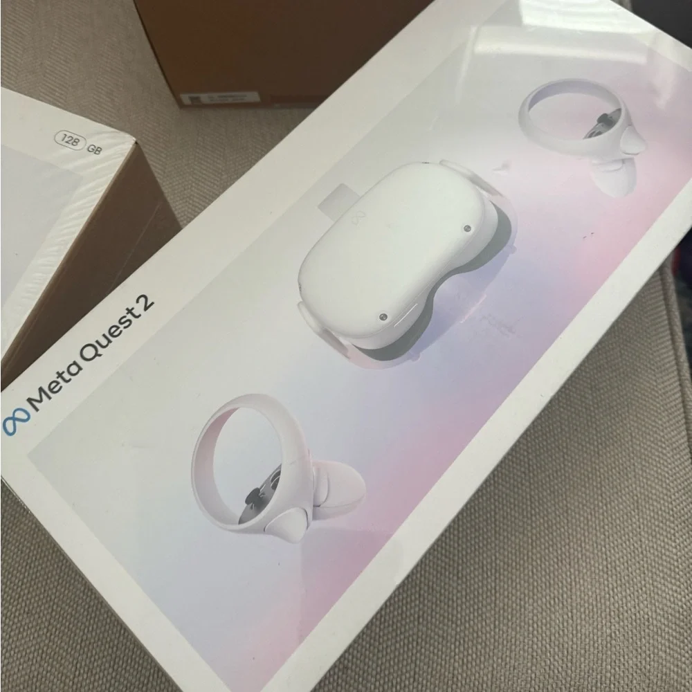 VR Headset with Controllers - White